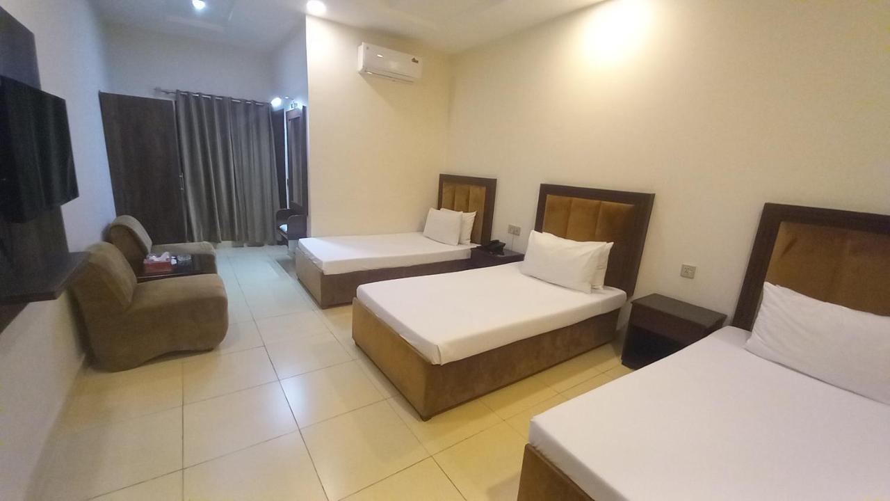 Royalton Inn Hotel - Gulberg Lahore Bagian luar foto